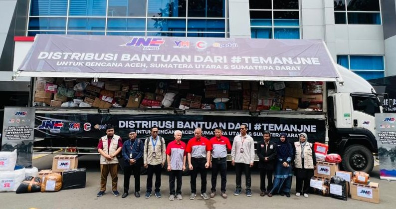 JNE Distribusikan Lebih 500 Ton Bantuan untuk Korban Bencana Sumatera