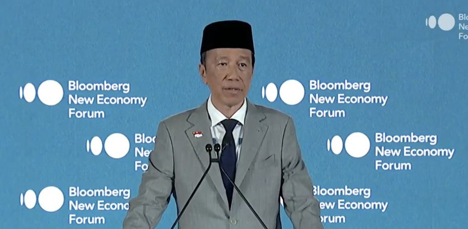 Jokowi Tegaskan Pentingnya Adaptasi AI dan Reformasi Lembaga Global di Bloomberg New Economy Forum
