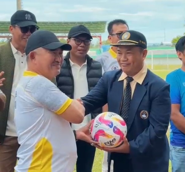 Wali Kota Tarakan Resmi Kick-Off Turnamen DPRD Cup II 2025 di Stadion Datu Adil